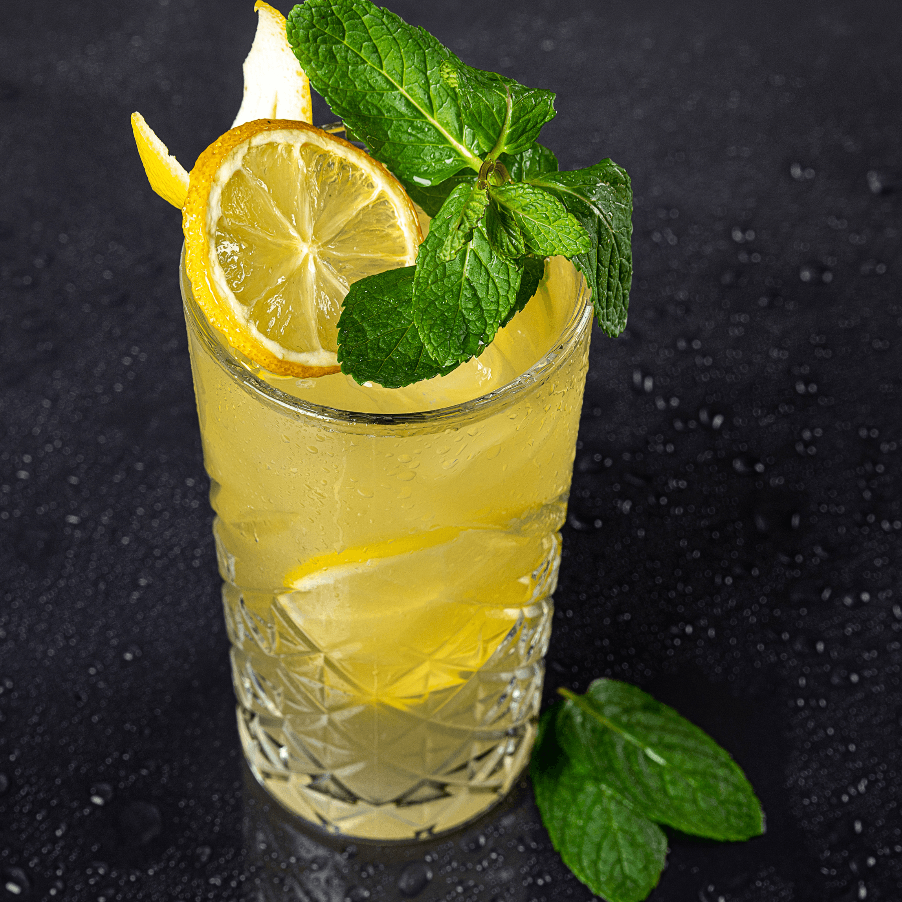Bar-quality mint sprigs freshly packed for maximum freshness and flavor
