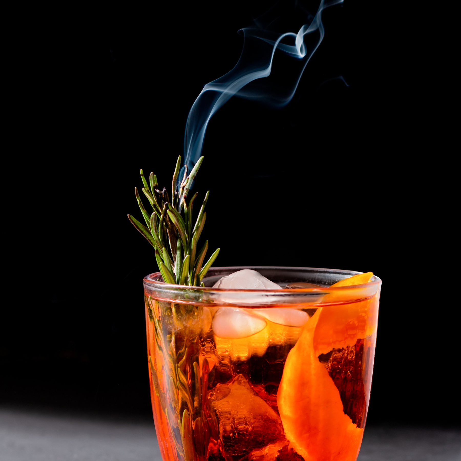 4 oz of fresh rosemary leaves packed with bold aroma and earthy flavor
